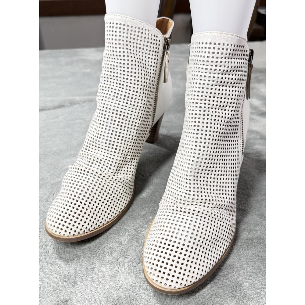 MIA‎ Riya Boots Womens Size 10 White Perforated Leather Ankle Block Heel Zip